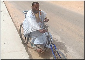 Atar : Ould Boudreika, l’homme qui véhicule les paraplégiques !