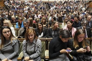 Études à l’étranger : la France augmente les coûts de ses diplômes 