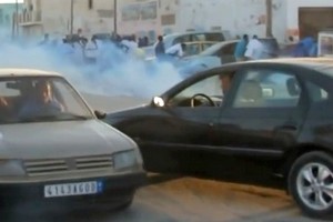 La police disperse un sit-in du mouvement de l’IRA devant le Parlement