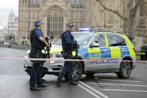 Royaume-Uni: des coups de feu entendus devant le Parlement à Londres