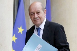 Le Drian réitère la disponibilité de la France à aider militairement le Burkina 