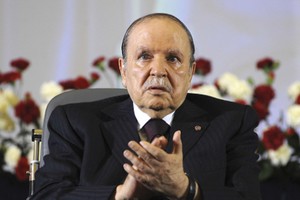 Bouteflika: les Algériens manifestent contre «le cinquième mandat de la honte»