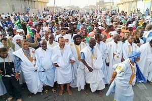 Nouadhibou : des milliers de personnes manifestent contre le référendum constitutionnel (Photoreportage)