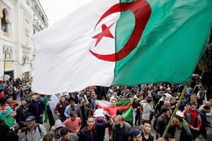 Algérie : qui sont les cinq candidats en lice pour la présidentielle du 12 décembre ?