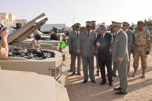 Remise d’une aide militaire française aux forces armées mauritaniennes