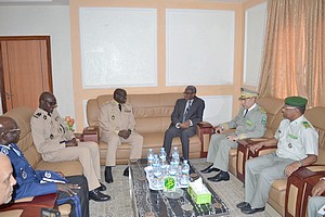 Le ministre de la défense reçoit le chef d’Etat-major sénégalais en visite de travail de deux jours en Mauritanie