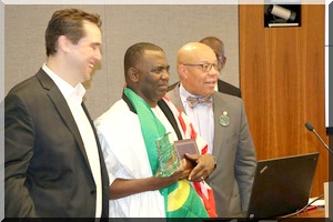 Biram Dah ABEID reçoit le Prix Aichana décerné par l'organisation américaine Abolition Institute