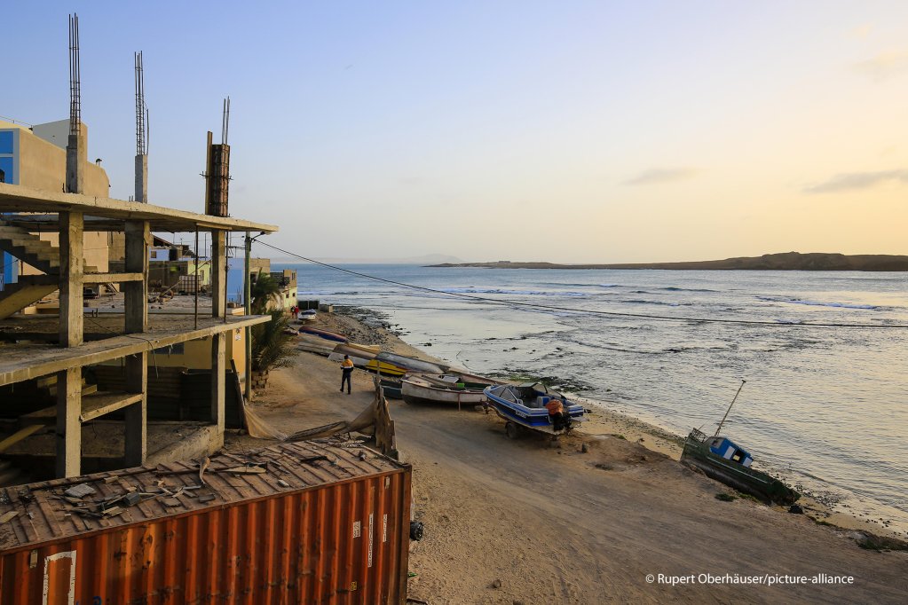 Une pirogue partie de Mauritanie échoue au Cap Vert six migrants morts