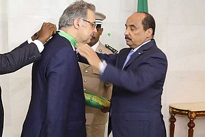 Le Président de la République décore l’ambassadeur espagnol dont la mission s’achève en Mauritanie
