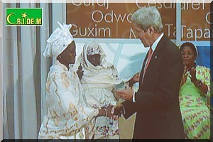 Vidéo. Me Fatimata MBAYE reçoit à Washington un prix des mains de John Kerry [PhotoReportage]