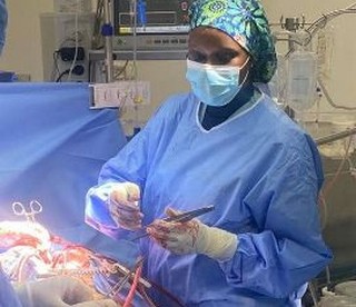 Mauritanie – Fatimata Oumar Kelly : À 33 ans, Première Pionnière de la Chirurgie Cardio-vasculaire en Mauritanie
