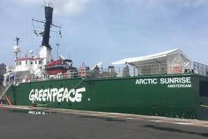Sénégal: campagne de Greenpeace contre les usines de farine de poisson