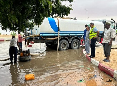 Pluies à Nouakchott : le ministre s’enquiert des efforts déployés par l’Onas pour évacuer les eaux stagnantes