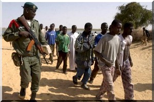 Sept jihadistes maliens présumés arrêtés en Côte d'Ivoire et extradés vers le Mali   