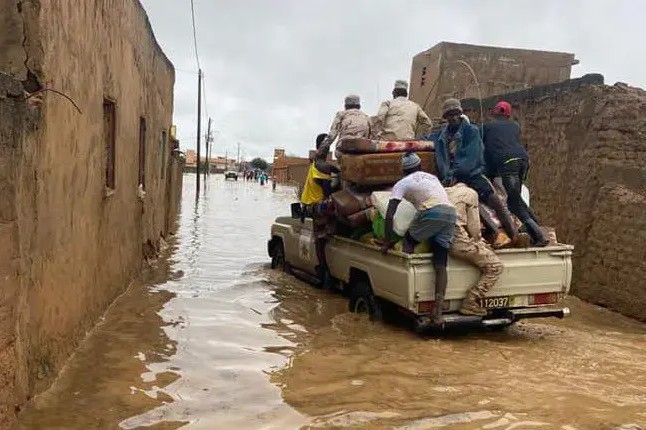 Kaédi : des unités de l’armée nationale interviennent pour secourir des familles victimes des inondations