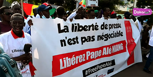 Sénégal : manifestation contre la détention d’un journaliste d’investigation