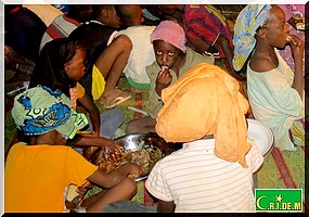 A Sebkha, la Marmite du Partage bat le record de distribution de repas - [Maxi Reportage Photos]