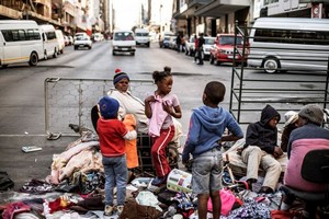 Inégalités : les plus riches touchent les étoiles, les plus pauvres restent cloués au sol (rapport Oxfam)