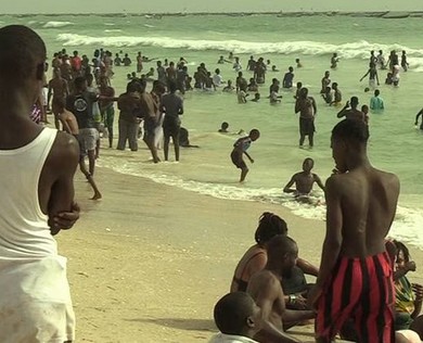 Vidéo. Nouakchott: la ruée vers la plage contraste avec le manque de structures d’accueil