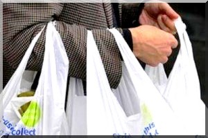 Urgent: Des centaines de commerçants manifestent dans les rues de la capitale contre la saisie des sachets et caisses en plastiques