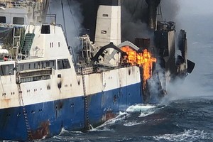 Séries de sinistres en haute mer : 80 marins dont des mauritaniens sauvés d'un bateau de pêche en feu