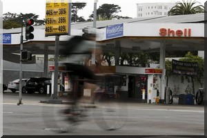 Confronté à la chute du prix du pétrole, Shell va supprimer 6 500 emplois