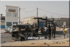 La police évacue ses bus calcinés du site verrouillé par les services de sécurité 