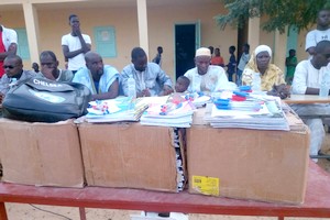 Bababé: Welooti festival et les étudiants offrent 600 cahiers aux élèves