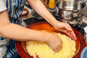 Tunisie : le couscous, un plat millénaire très prisé dans le Maghreb