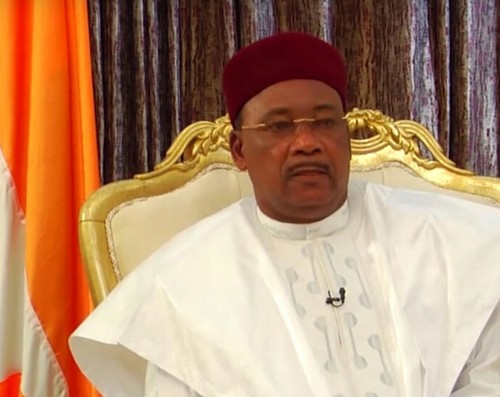 Niger: l’ex-président Mahamadou Issoufou, discret médiatiquement depuis le coup d’État, sort de son silence