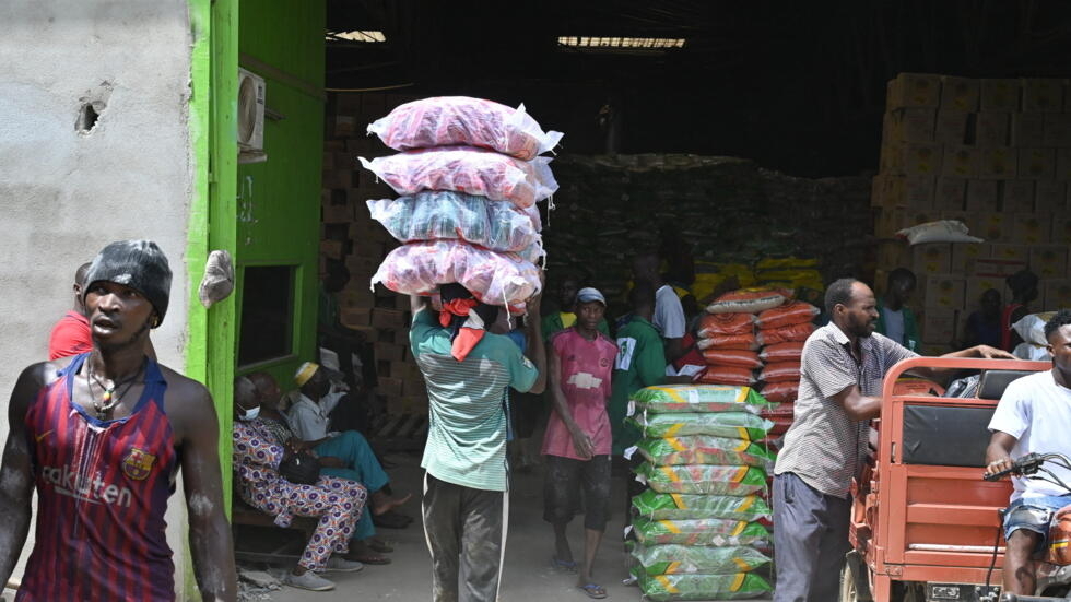 La Côte d’Ivoire suspend ses exportations de sucre et riz jusqu'à la fin de l'année