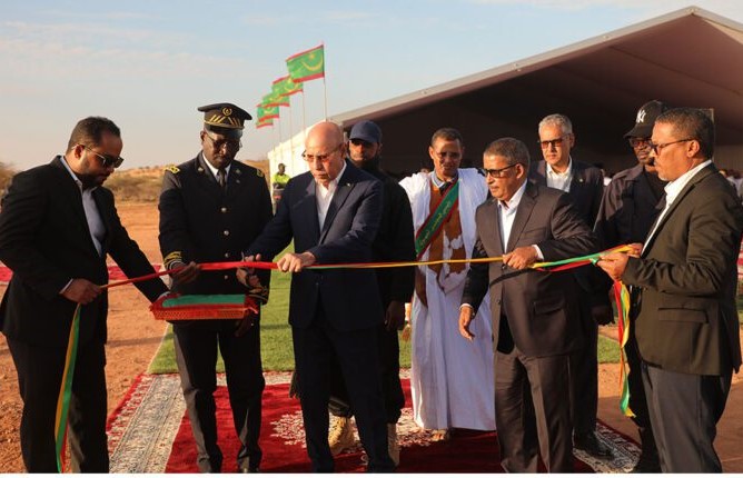 Le Président de la République inaugure le tronçon routier Aïoun – Aoueinat Zbel