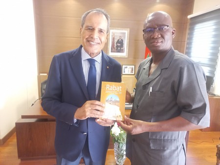 L'ambassadeur du Maroc en Mauritanie reçoit en audience l'écrivain Bios Diallo