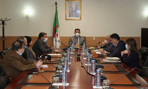 Transport maritime : Bekkaï préside une réunion en prélude à l'ouverture de la ligne Algérie-Mauritanie 