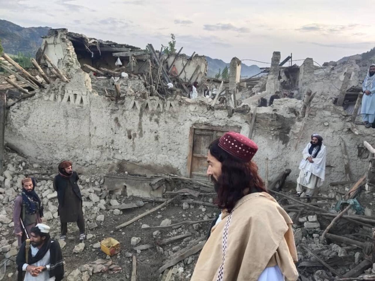 Afghanistan : au moins 1000 morts dans un puissant séisme selon un nouveau bilan
