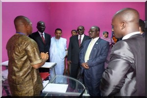 Bissau : Ould Boilil visite l’institut BIMANTECS d’un jeune mauritanien