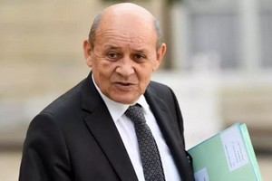 Mali: Jean-Yves Le Drian presse les groupes armés d'appliquer plus vite l'accord d'Alger