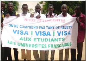 La police disperse un sit-in d’étudiants organisé contre le rejet de leur demande ...