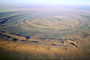 Qu'est-ce que la structure de Richat dans le Sahara ?
