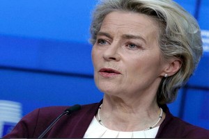 Migrants: Ursula von der Leyen ne veut «pas de barbelés ni de mur» aux frontières de l'UE
