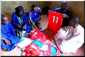 Brakna : des jeux de maillots pour l’équipe de Foot D’Aéré M’Bar - [PhotoReportage]
