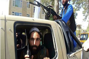 En Afghanistan, les talibans ont pris Kandahar et sont à 50 km de Kaboul