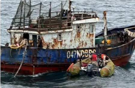 Un navire de pêche menacé par une infiltration d’eau secouru en mer par la garde côte mauritanienne