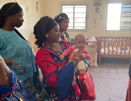 Visite des collaboratrices d'Exco Afrique GHA-Mauritanie à l'orphelinat d'ALCAE
