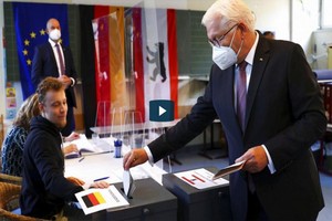 L'Allemagne vote pour décider de l'après Merkel dans un scrutin incertain