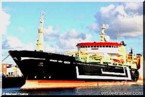 Déchargement d'une première cargaison de plus de 4000 t de poisson sur le quai de la nouvelle extension du port de Nouadhibou 