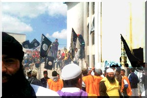 Tunisie: Cité Ettadhamen : Affrontements entre forces de l'ordre et des groupes de « Ansar al-Chariaa » [Video]