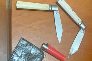 Zouerate : La sécurité routière arrête un groupe en possession de drogue et d’armes blanches
