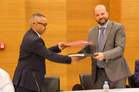 Le groupe AON (Abdellahi Ould Noueiguedh) et Schneider Electric signent un accord - [Photoreportage]