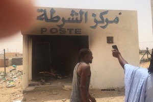 Tensions à Chami : des orpailleurs en colère incendient un poste de police incendié, plusieurs blessés